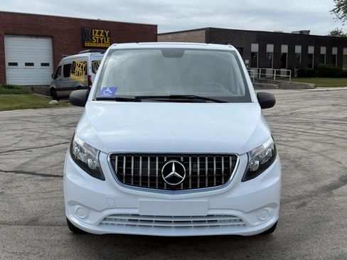 Used 2019 Mercedes-Benz Metris Passenger image 2