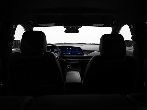 Used 2025 Cadillac XT4 Premium Luxury image 14