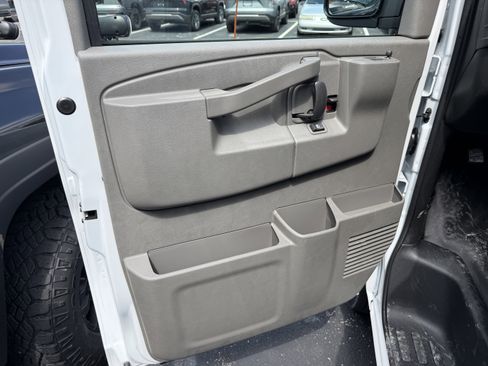 New 2026 Chevrolet Express 3500 Extended RWD image 9