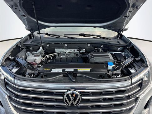 Used 2025 Volkswagen Atlas SE FWD image 33