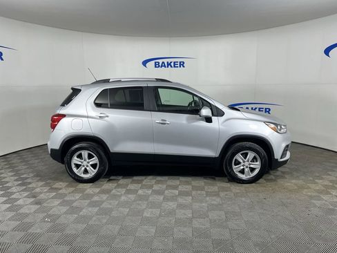 Used 2022 Chevrolet Trax LT w/ LT Convenience Package image 10