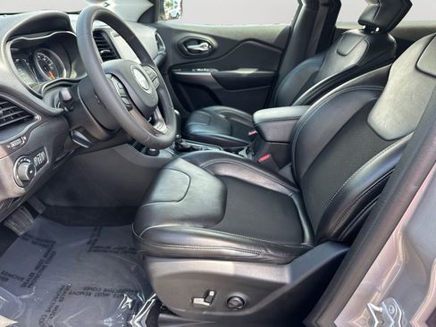 Used 2020 Jeep Cherokee Latitude Plus AWD/4WD image 13