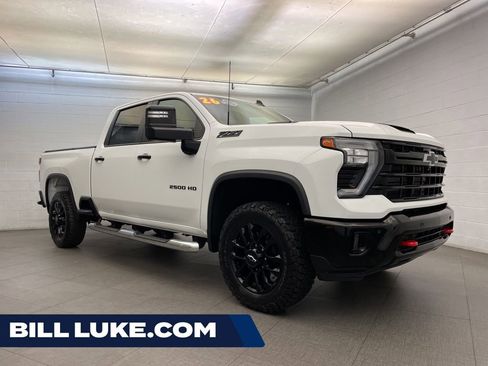 Used 2026 Chevrolet Silverado 2500 LT w/ Trail Boss Package AWD/4WD image 1