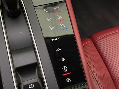Certified 2023 Porsche Macan S AWD/4WD image 41