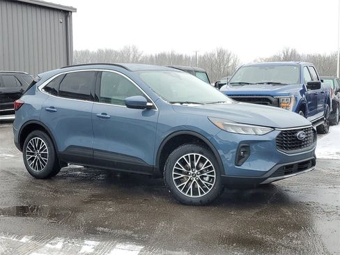New 2026 Ford Escape SE image 2