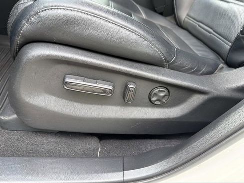 Used 2017 Honda CR-V Touring image 12
