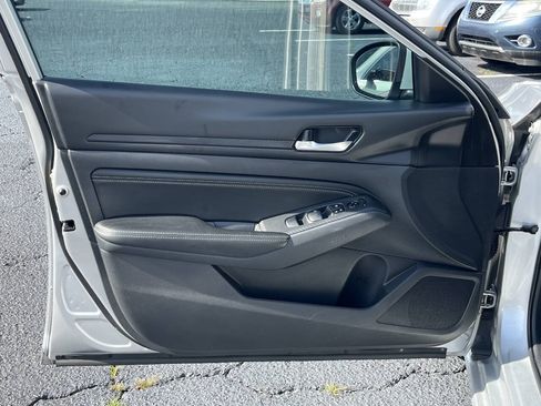 Used 2019 Nissan Altima 2.5 S FWD image 11
