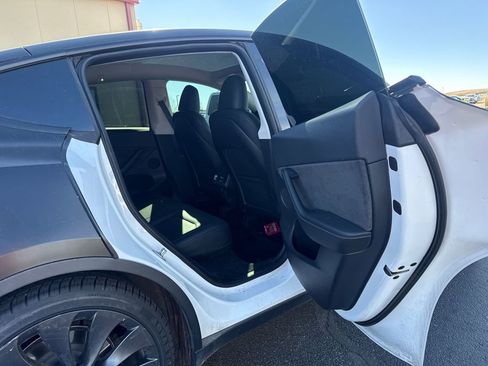 Used 2023 Tesla Model Y Performance image 48