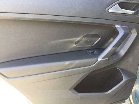 Used 2020 Volkswagen Tiguan SE w/ Panoramic Sunroof Package AWD/4WD image 13