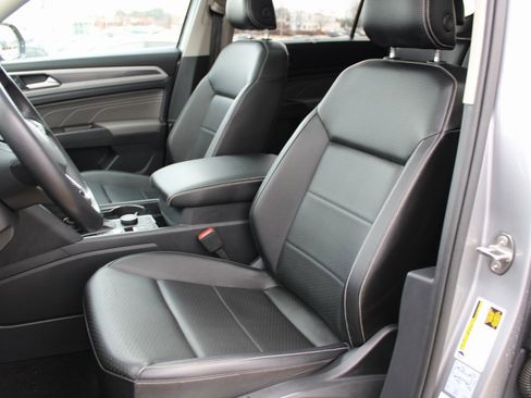 Certified 2022 Volkswagen Atlas SEL R-Line image 8