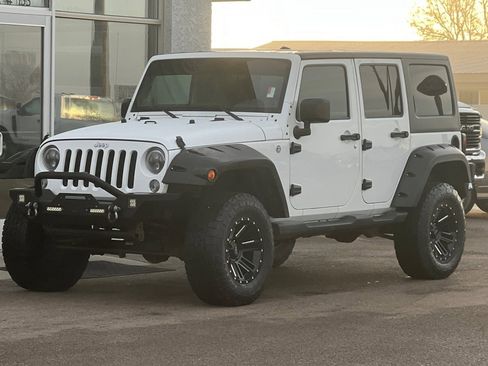 Used 2014 Jeep Wrangler Unlimited Sahara w/ Connectivity Group image 8