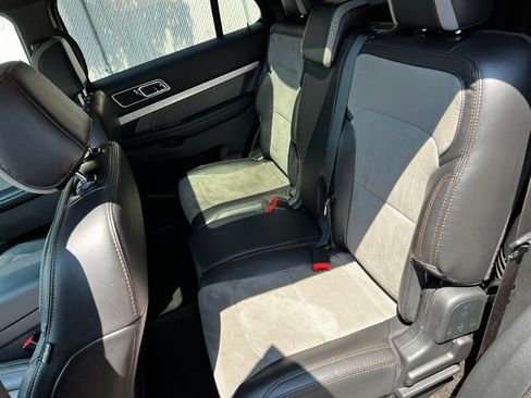Used 2017 Ford Explorer XLT w/ Equipment Group 202A AWD/4WD image 23