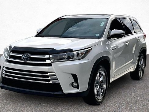 Certified 2018 Toyota Highlander Limited Platinum image 4