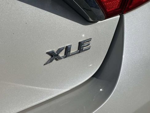 Used 2017 Toyota Camry XLE w/ Moonroof Package image 9