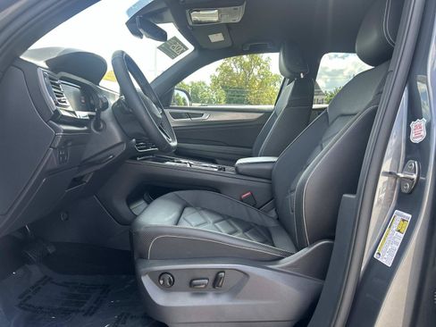 Certified 2025 Volkswagen Atlas Cross Sport SE AWD/4WD image 16