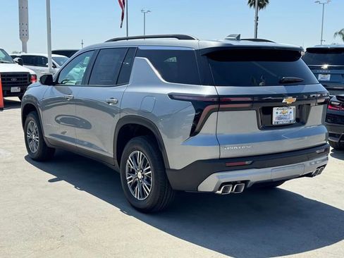 New 2026 Chevrolet Traverse LT FWD image 3