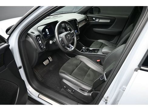 Used 2021 Volvo XC40 P8 Recharge AWD/4WD image 9