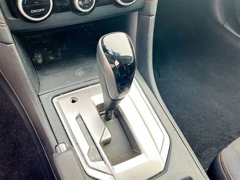 Used 2022 Subaru Crosstrek 2.0i Premium w/ Moonroof Package image 16