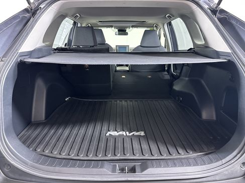 Used 2019 Toyota RAV4 XLE image 6