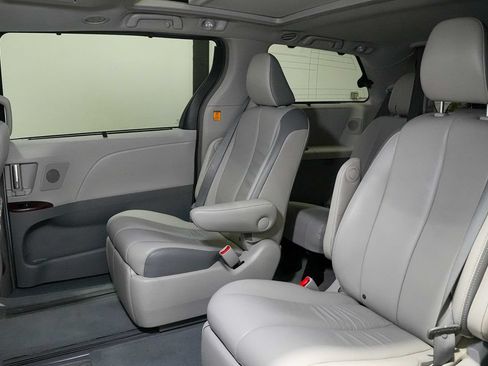 Used 2013 Toyota Sienna Limited w/ Premium Pkg FWD image 14