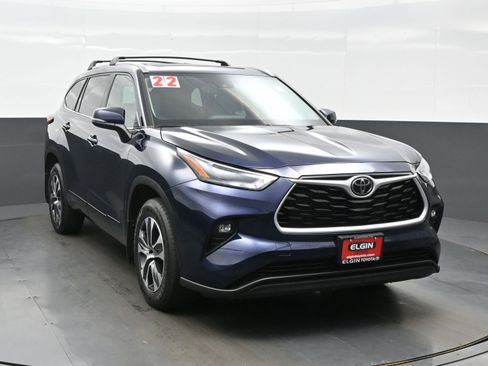 Used 2022 Toyota Highlander XLE AWD/4WD image 8