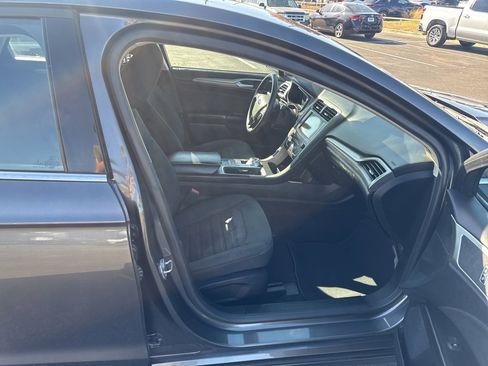 Used 2020 Ford Fusion SE image 19