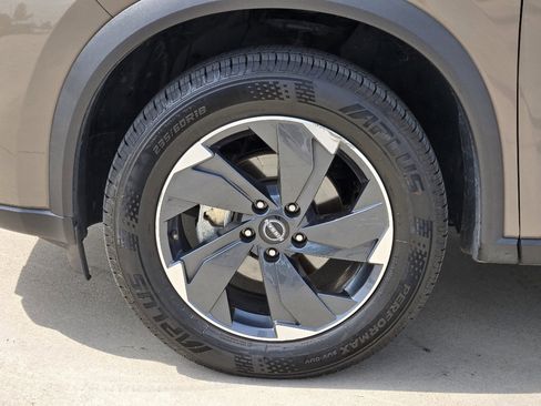 Used 2025 Nissan Rogue SV image 16