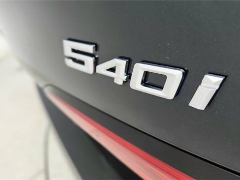 Used 2025 BMW 540i xDrive image 17