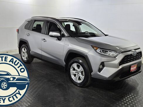 Used 2020 Toyota RAV4 XLE image 1