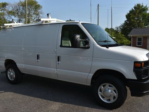 Used 2014 Ford E-350 and Econoline 350 Super Duty RWD image 27