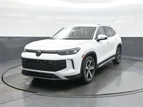 New 2026 Volkswagen Tiguan SE image 3