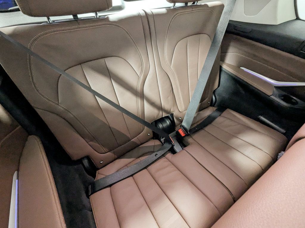 Used 2021 BMW X7 xDrive40i w/ Premium Package AWD/4WD image 41