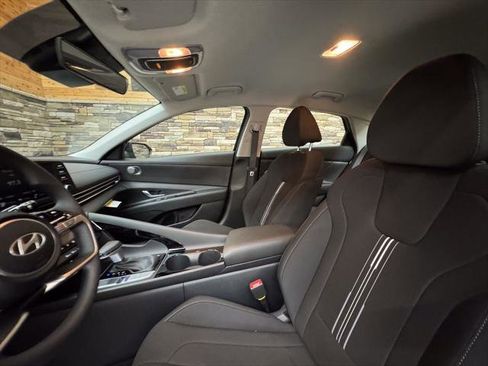 New 2026 Hyundai Elantra Hybrid FWD image 18