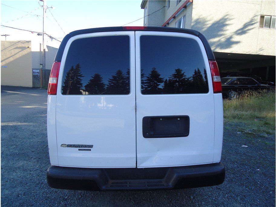 Used 2016 Chevrolet Express 2500 RWD image 8