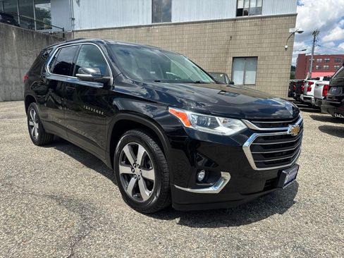 Used 2021 Chevrolet Traverse LT w/ LT Premium Package AWD/4WD image 40