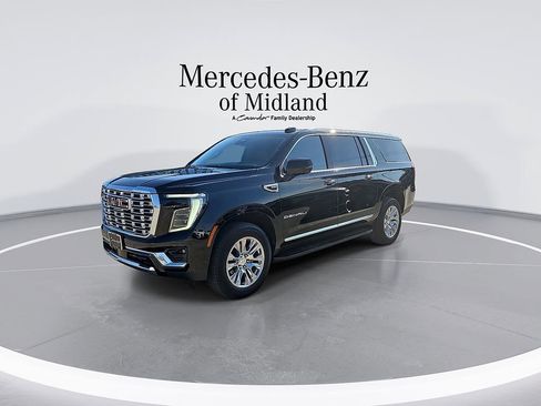 Used 2025 GMC Yukon XL Denali AWD/4WD image 4