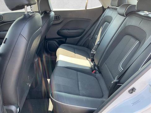 Used 2023 Hyundai Venue Limited image 13