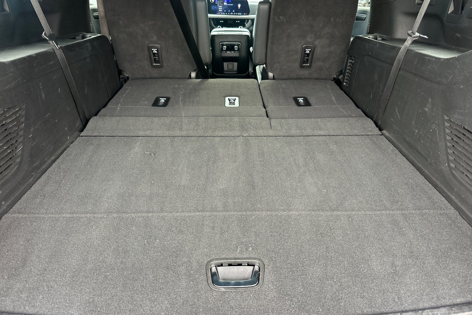 Used 2026 Chevrolet Suburban Premier AWD/4WD image 17