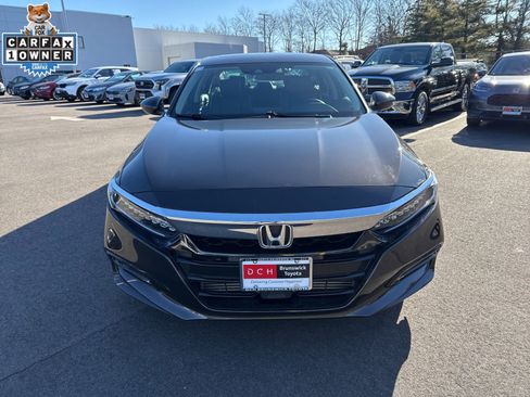 Used 2018 Honda Accord Touring image 2