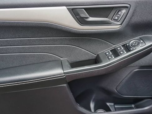 Used 2022 Ford Escape SE FWD image 19