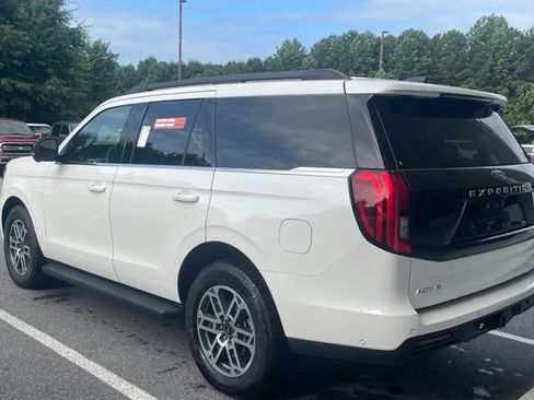 Used 2025 Ford Expedition Active RWD image 8