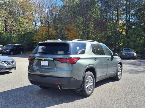 Used 2023 Chevrolet Traverse LT image 6