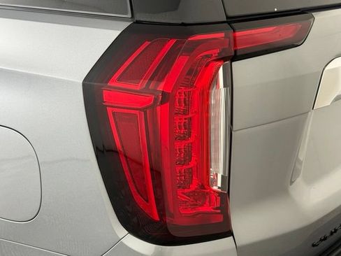 Used 2024 GMC Yukon Denali AWD/4WD image 13