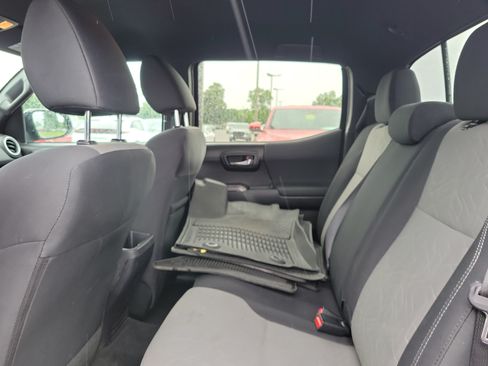 Used 2022 Toyota Tacoma TRD Sport AWD/4WD image 11