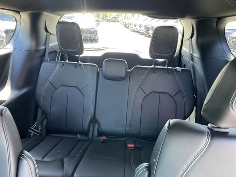 New 2026 Chrysler Pacifica Select image 32