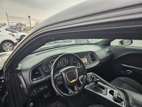 Used 2016 Dodge Challenger SXT image 3