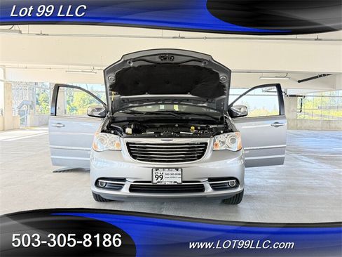 Used 2013 Chrysler Town & Country Limited w/ Luxury Group FWD image 30