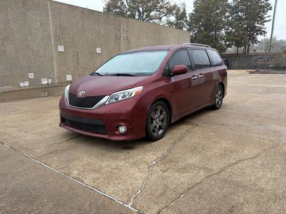 Used 2016 Toyota Sienna SE