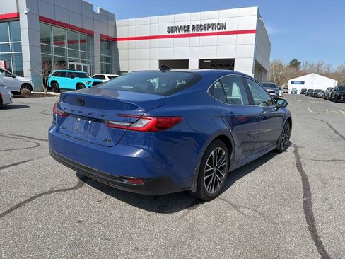Used 2025 Toyota Camry XLE image 5