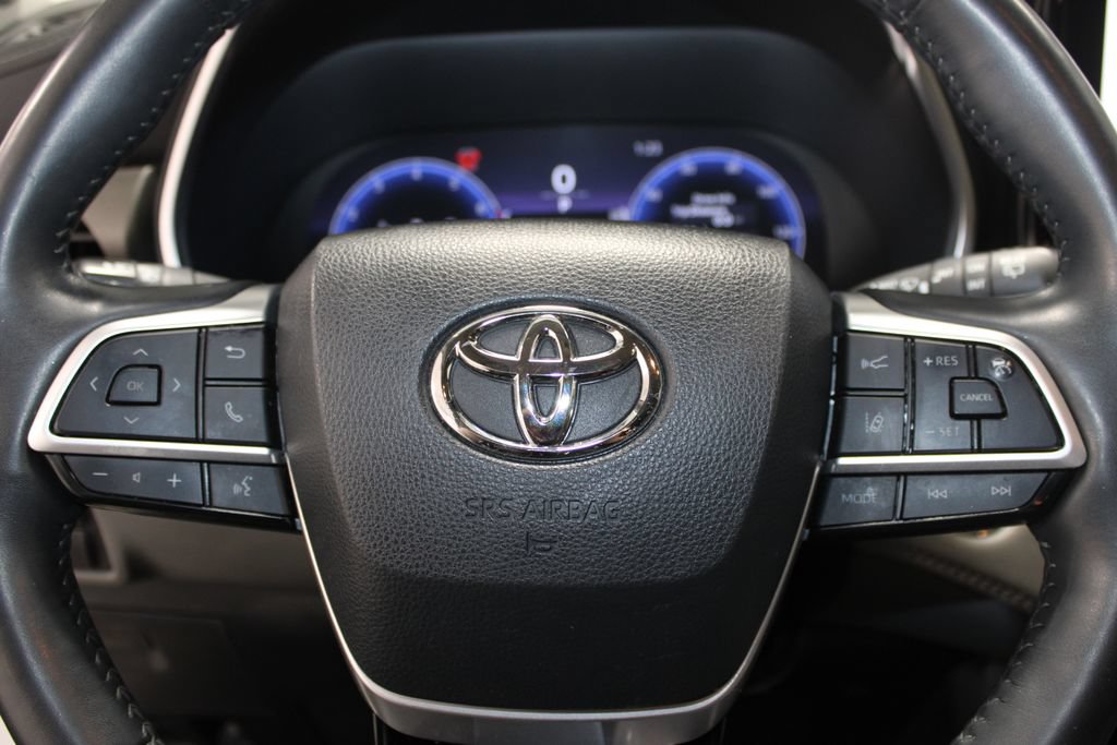 Used 2023 Toyota Highlander Limited FWD image 34